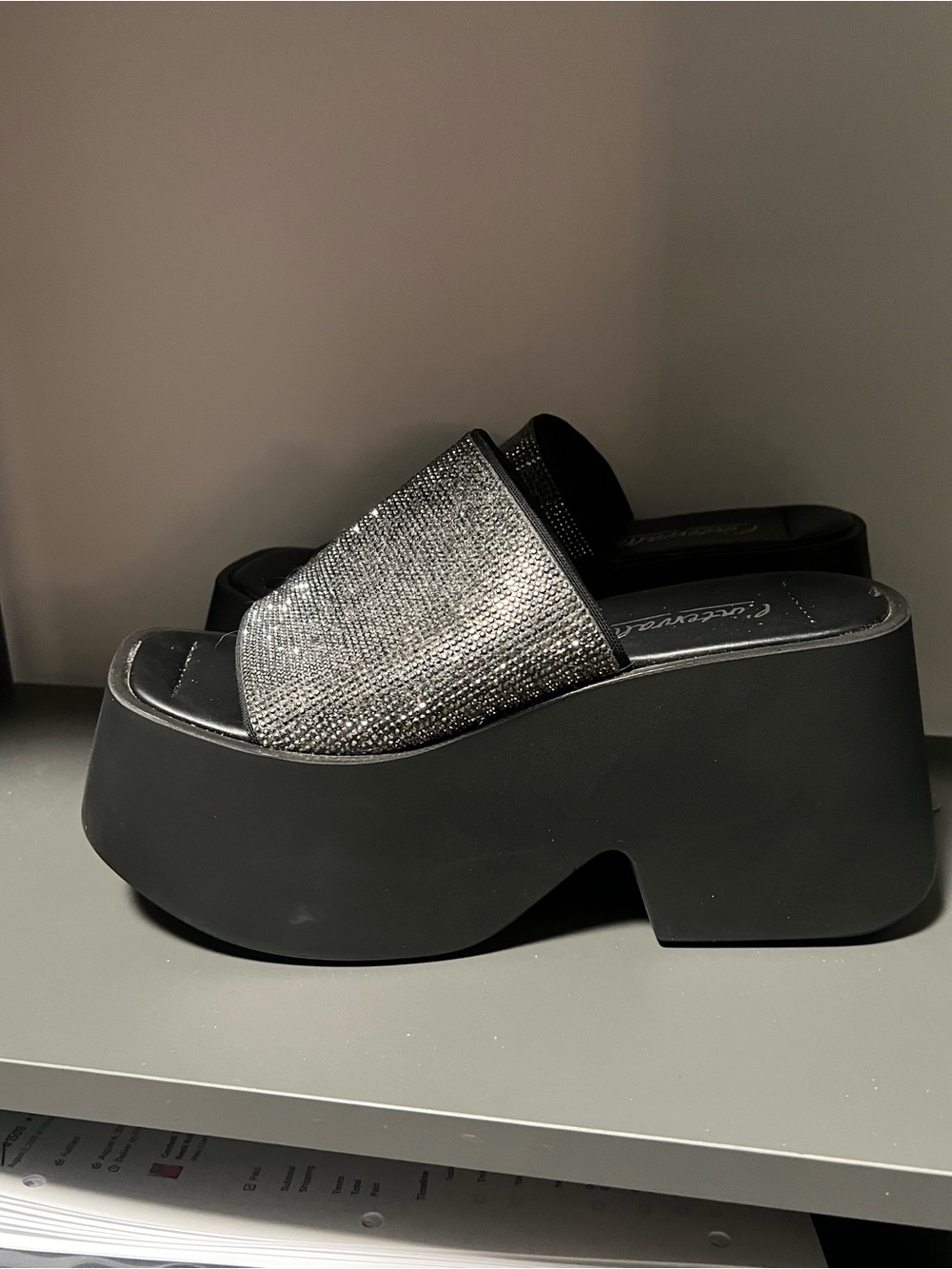 ☀️ L'INTERVALLE Black Platform Slides with Silver Glitter Upper